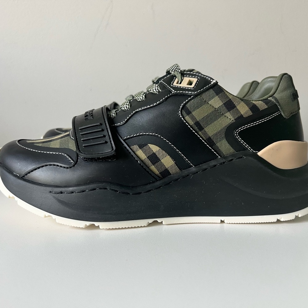 Burberry Check Ladies Sneakers - Picture 3 of 16